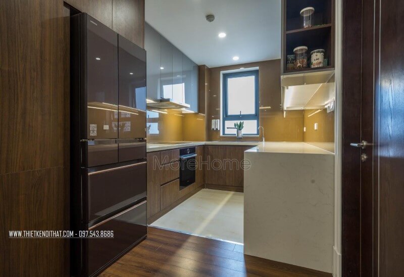 Hệ thống tủ được làm với 2 loại gỗ công nghiệp đó là gỗ MDF và gỗ acrylic bóng gương tạo nên sự sang chảnh và tiện nghi cho căn bếp. Tủ bếp gỗ công nghiệp và tủ bếp acrylic