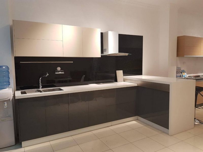 Với những không gian bếp nhỏ hẹp thì thiết kế tủ bếp cần tối giản nhưng đáp ứng các công năng cần thiết cho gia chủ