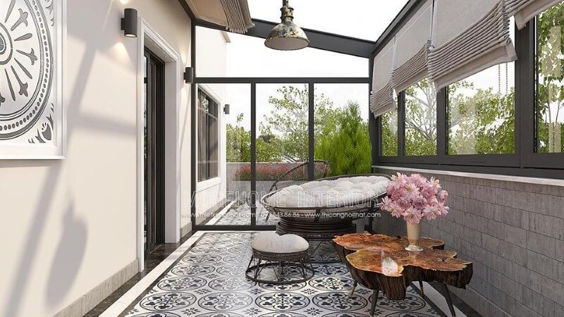 Trang trí ban công biệt thự đẹp, độc đáo với bàn gỗ óc chó nguyên tấm cao cấp.